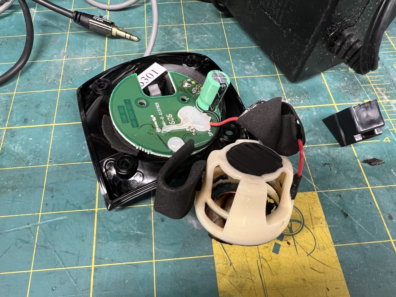 I do love the silicone there just slathered over the connectors. I mean it's still hanging on so it did it's part, I suppose.